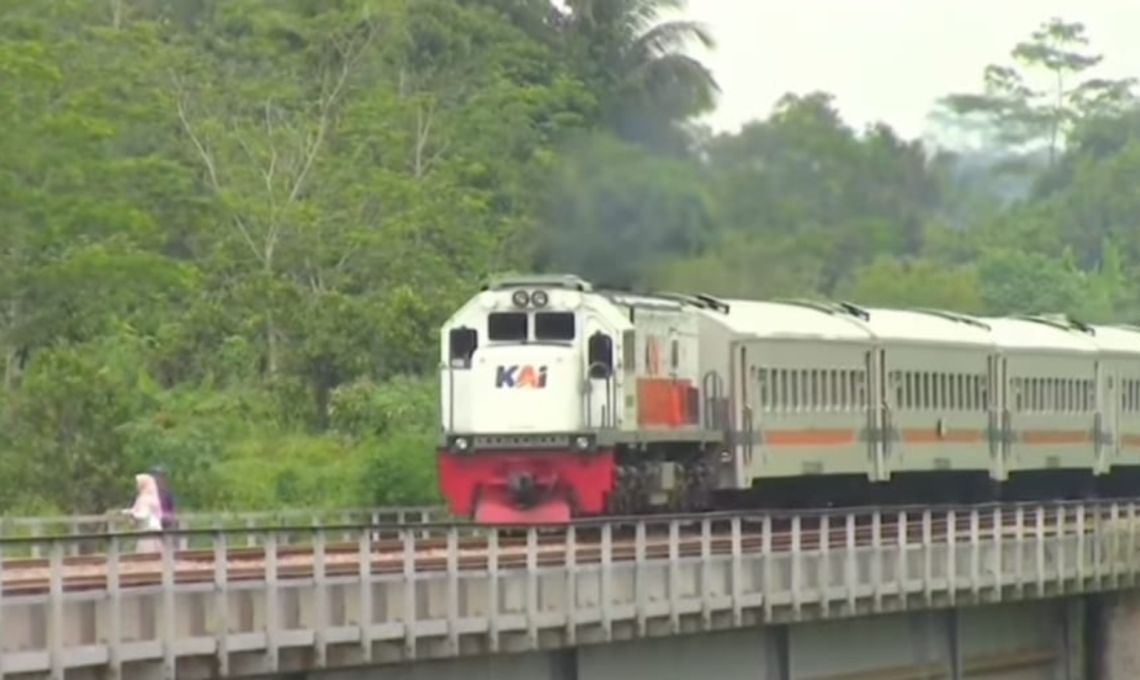 KAI: Perjalanan 11 Kereta Sempat Terganggu Akibat Gempa Di Bandung