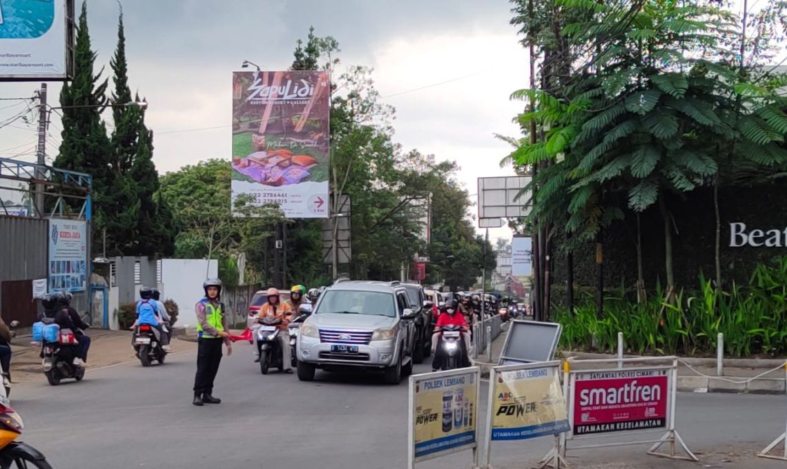 Kepadatan Mulai Terjadi Di Jalur Wisata Bandung Barat Lembang