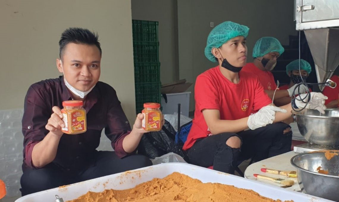 Kisah Seorang Pemilik Kafe Di Bandung Yang Menyelamatkan Karyawannya Dengan Bisnis Jahe.